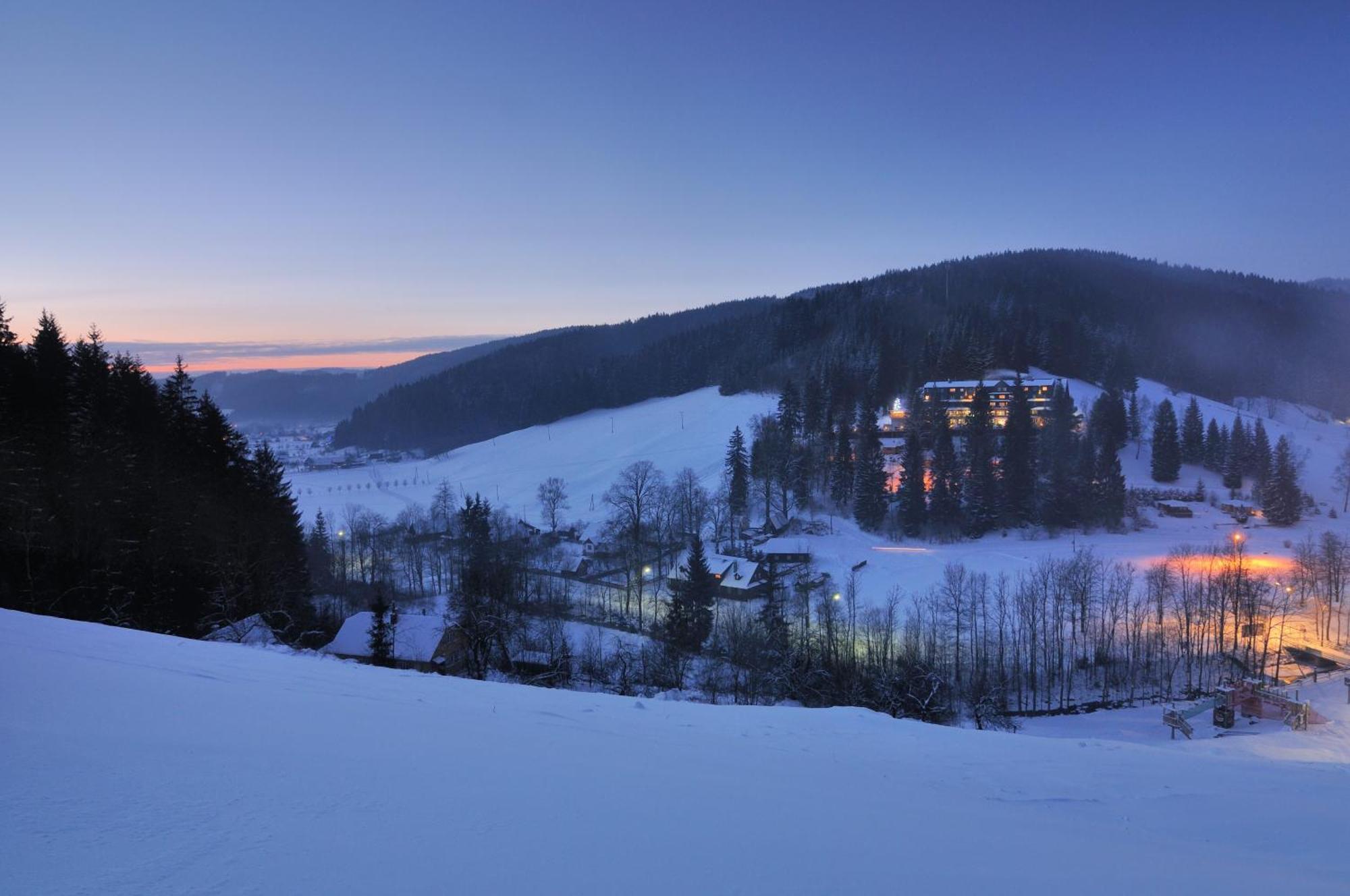 Spa Hotel Lanterna Velké Karlovice エクステリア 写真