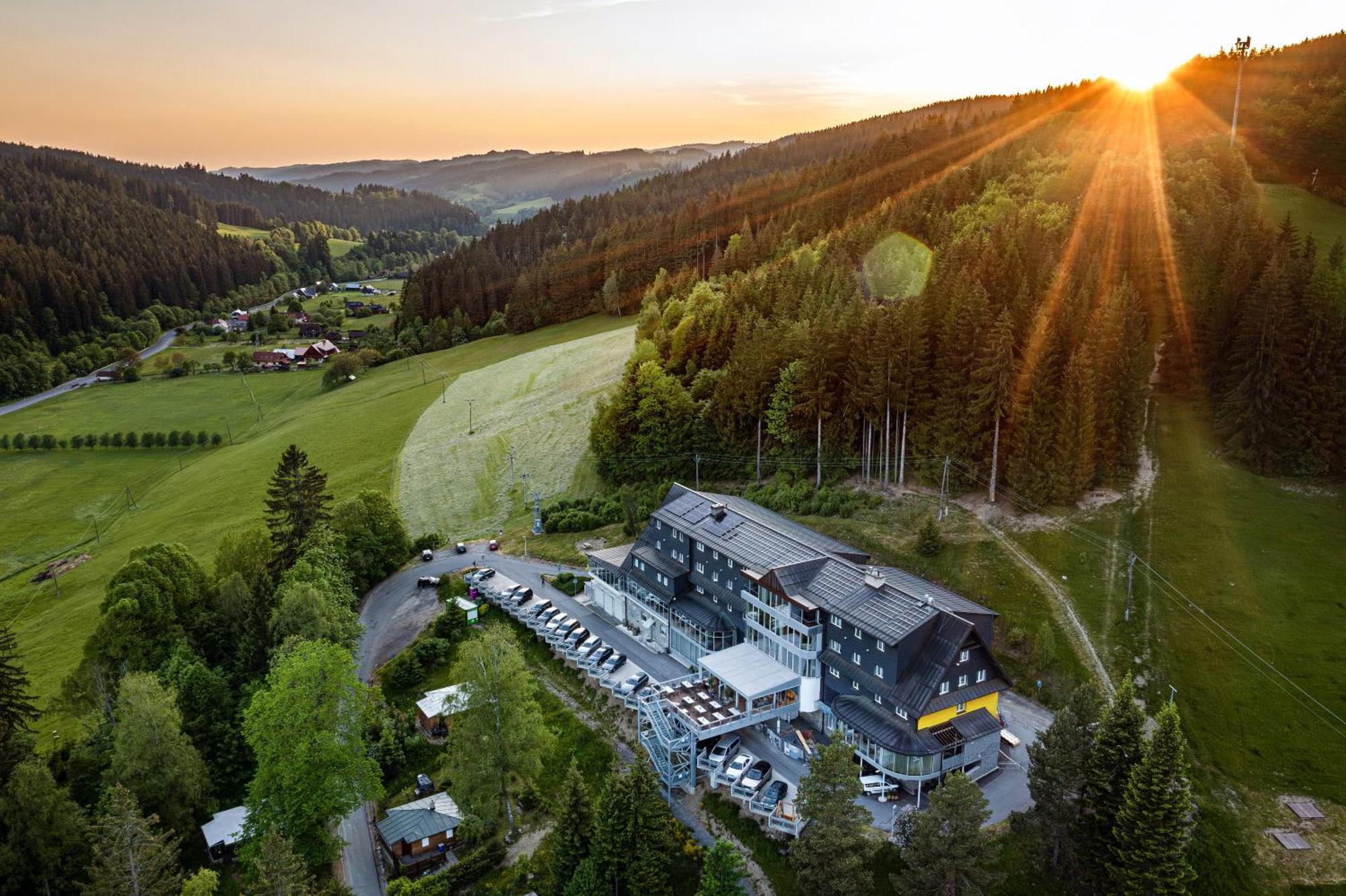 Spa Hotel Lanterna Velké Karlovice エクステリア 写真